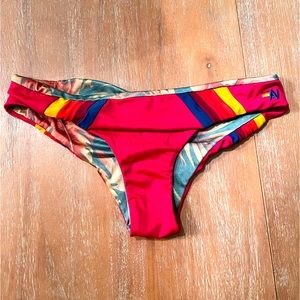 bright cherry red & reversible scrunch bottoms